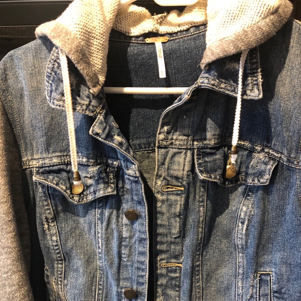 Free People jeans jacket w/sweatshirt-y sleeves